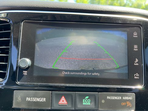 Used 2017 Mitsubishi Outlander SE AWD/4WD image 17