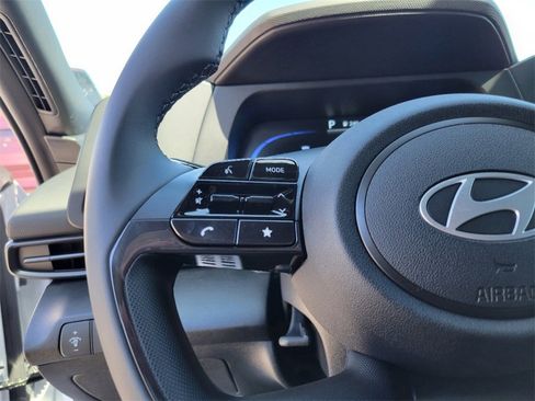 Used 2025 Hyundai Elantra Sport image 14