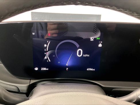 Certified 2025 Buick Envista Avenir FWD image 24