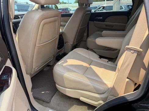 Used 2011 GMC Yukon Denali RWD image 9