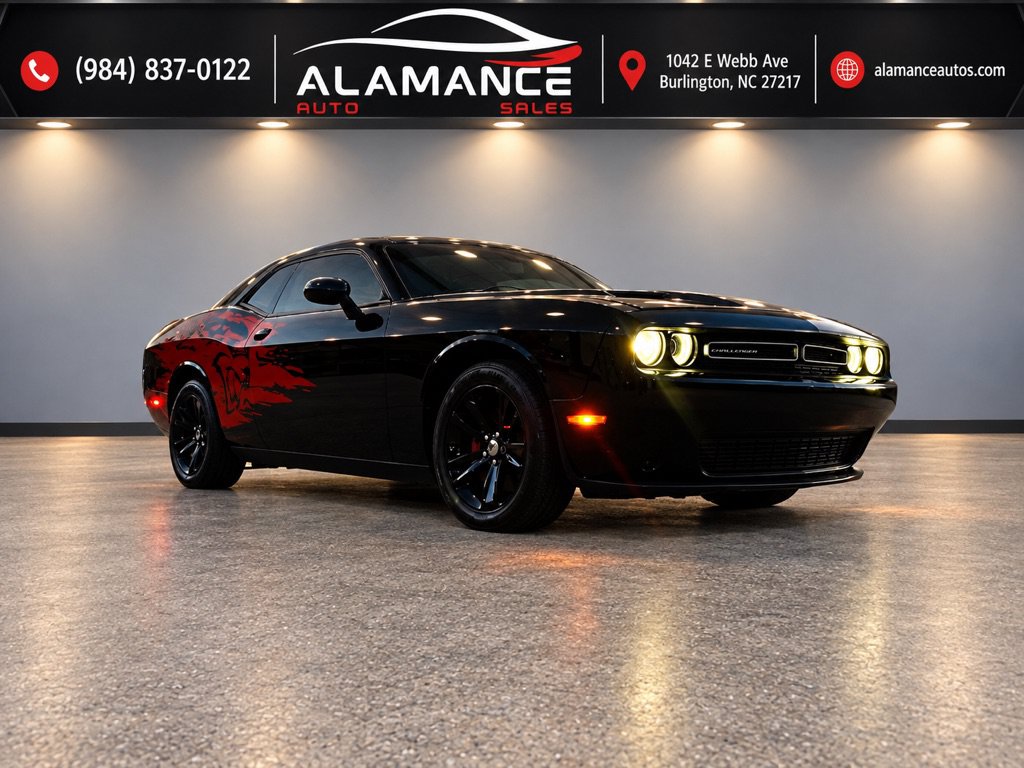Used 2015 Dodge Challenger SXT RWD image 30