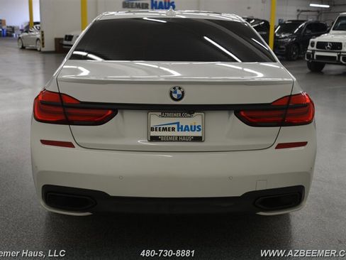 Used 2019 BMW 740i w/ M Sport Package image 9