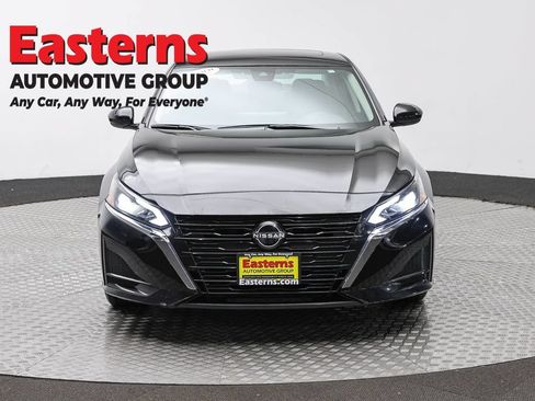 Used 2023 Nissan Altima 2.5 SV w/ SV Premium Package FWD image 2