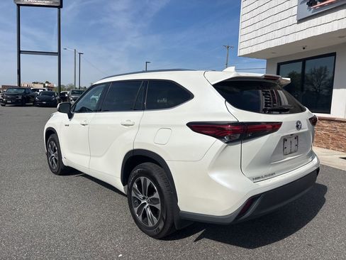 Used 2021 Toyota Highlander XLE image 6