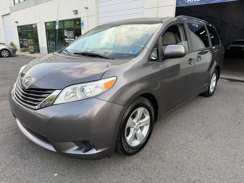 Used 2012 Toyota Sienna LE FWD image 5