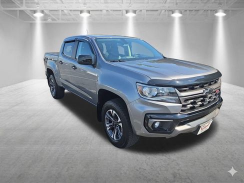Used 2022 Chevrolet Colorado Z71 AWD/4WD image 2