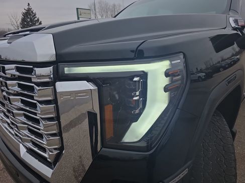 Used 2024 GMC Sierra 2500 Denali w/ Denali Reserve Package image 35