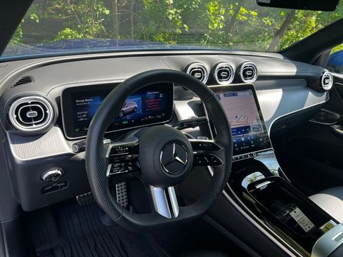 Used 2025 Mercedes-Benz GLC 350e 4MATIC image 11