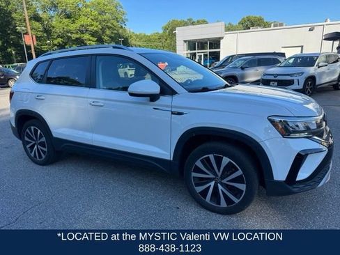 Used 2023 Volkswagen Taos SE AWD/4WD image 3