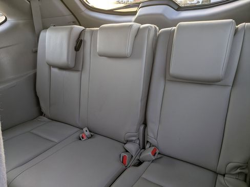 Used 2019 Toyota Highlander XLE image 25