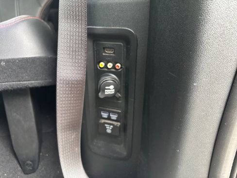Used 2015 Dodge Grand Caravan R/T w/ Driver Convenience Group FWD image 27