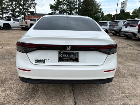 Used 2023 Honda Accord EX image 5