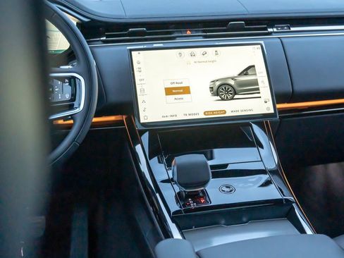 New 2025 Land Rover Range Rover Sport SE image 20