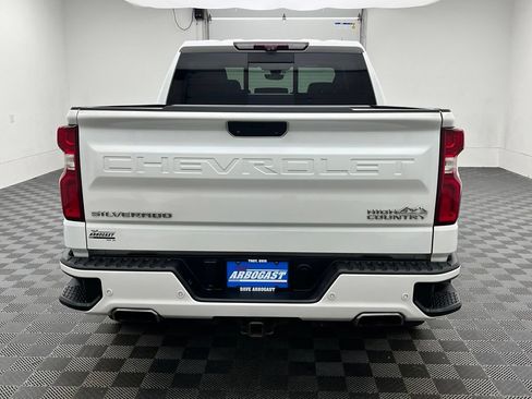 Used 2022 Chevrolet Silverado 1500 High Country w/ Technology Package AWD/4WD image 10