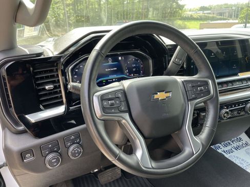 Used 2025 Chevrolet Silverado 2500 LT w/ Convenience Package AWD/4WD image 7