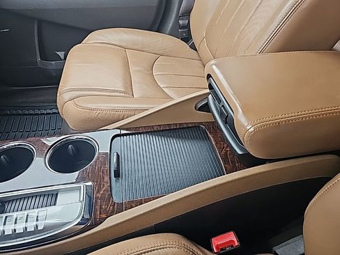 Used 2014 Buick Enclave Premium image 25