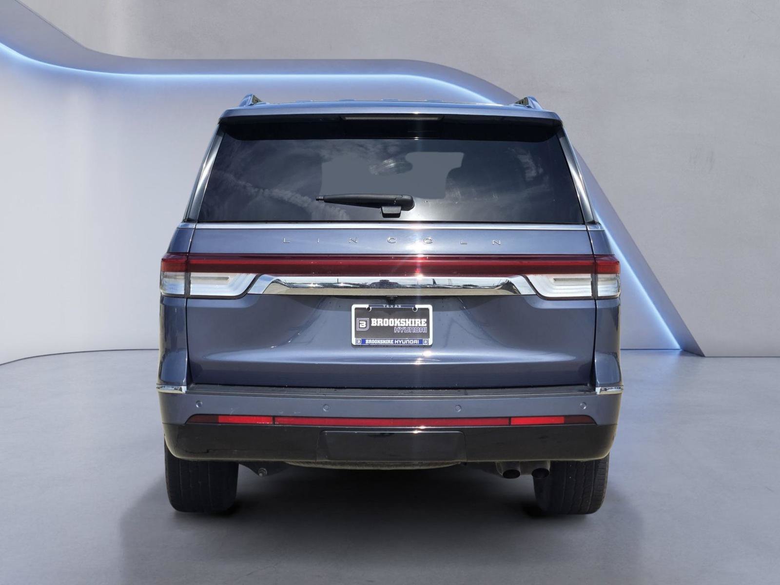 Used 2023 Lincoln Navigator 2WD image 7