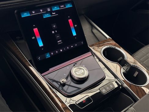 New 2025 Cadillac Escalade ESV Sport Platinum image 26