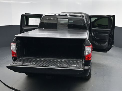 Used 2018 Nissan Titan SV w/ SV Convenience Package image 24