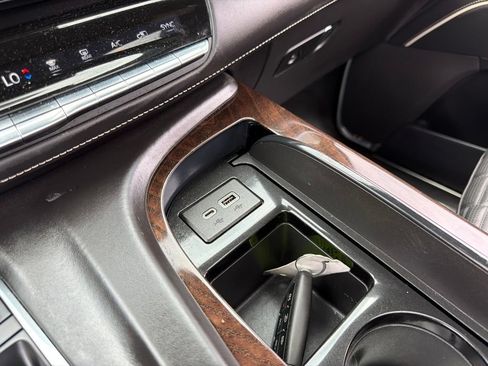 Used 2023 Cadillac Escalade Sport Platinum w/ LPO, ONYX Package AWD/4WD image 39