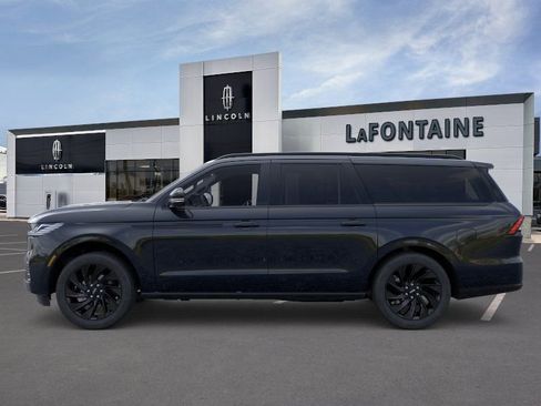 New 2026 Lincoln Navigator L Reserve AWD/4WD image 3