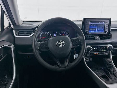 Used 2021 Toyota RAV4 LE AWD/4WD image 17