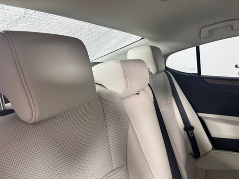 Used 2024 Lexus ES 350 w/ Premium Package FWD image 32