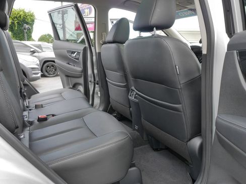 Used 2020 Nissan Rogue SL w/ Premium Package FWD image 11