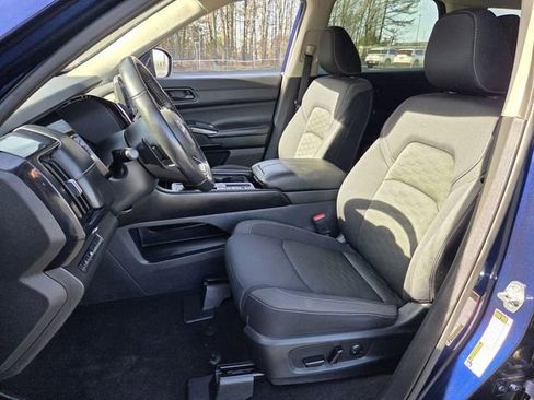 Certified 2024 Nissan Pathfinder SV image 5