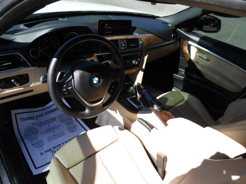 Used 2018 BMW 330i xDrive Sedan w/ Premium Package image 11