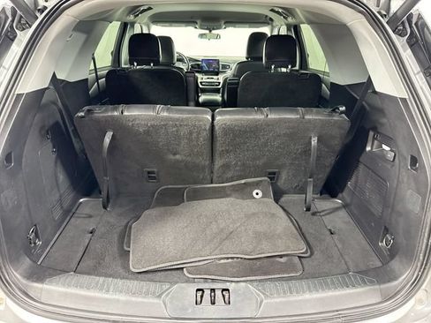 Used 2021 Ford Explorer XLT w/ Equipment Group 202A AWD/4WD image 34