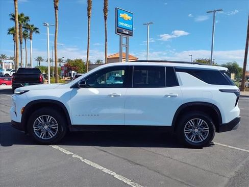 Certified 2026 Chevrolet Traverse LT FWD image 1