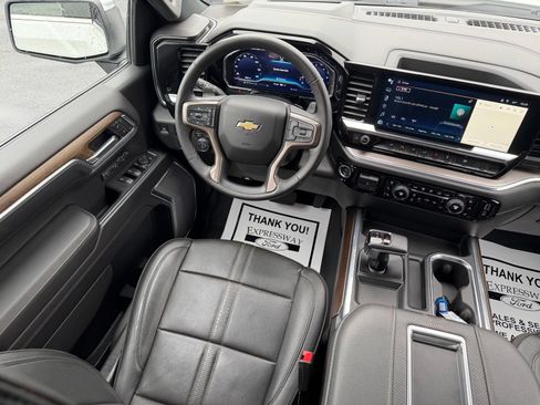 Used 2022 Chevrolet Silverado 1500 High Country w/ High Country Premium Package AWD/4WD image 13