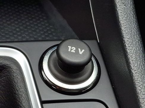 Used 2022 Volkswagen Jetta SE w/ Panoramic Sunroof Package image 25