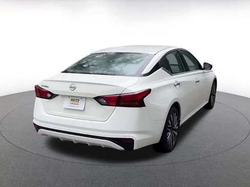 Used 2025 Nissan Altima 2.5 SV FWD image 15