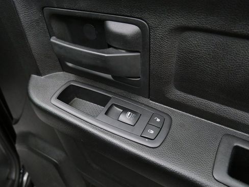 Used 2015 RAM 1500 Express image 17