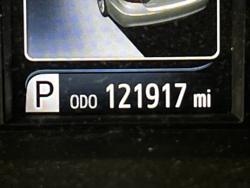 Used 2017 Toyota Camry LE image 11