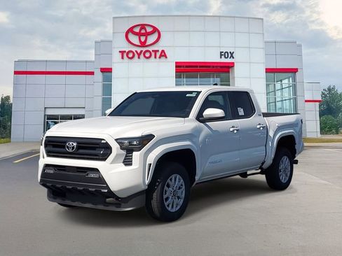 Used 2025 Toyota Tacoma SR5 image 2