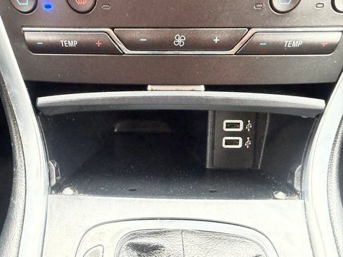 Used 2018 Ford Edge Titanium w/ Equipment Group 301A AWD/4WD image 22