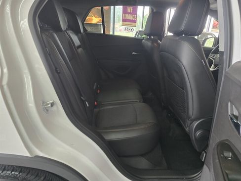 Used 2018 Chevrolet Trax LT w/ Sun & Sound Package FWD image 16