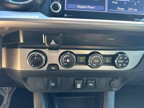 Used 2020 Toyota Tacoma SR5 AWD/4WD image 19