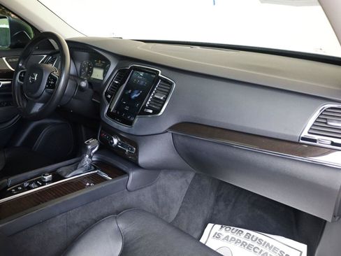 Used 2018 Volvo XC90 T5 Momentum w/ Momentum Plus Package FWD image 31