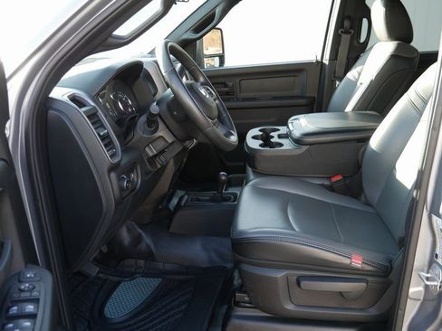Used 2024 RAM 5500 Tradesman w/ Chrome Appearance Group AWD/4WD image 8