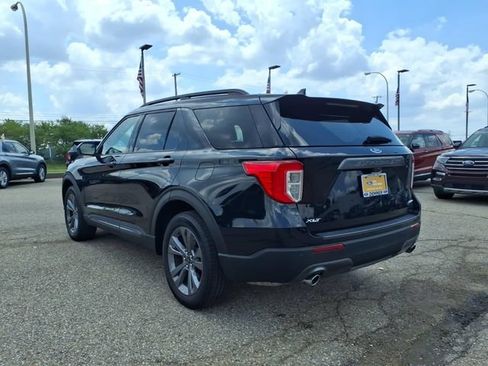 Certified 2024 Ford Explorer XLT w/ Equipment Group 202A AWD/4WD image 5