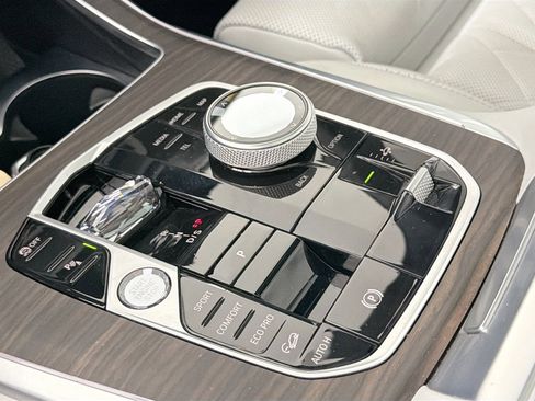 Certified 2023 BMW X7 xDrive40i w/ Premium Package image 17