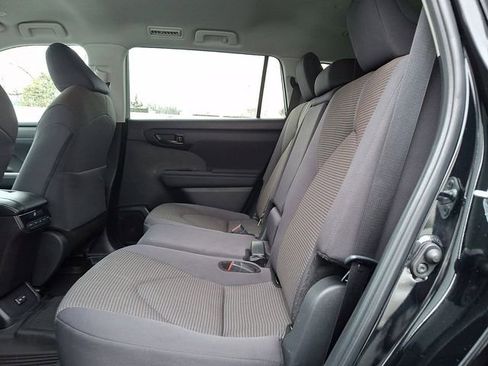 Used 2024 Toyota Highlander LE image 10