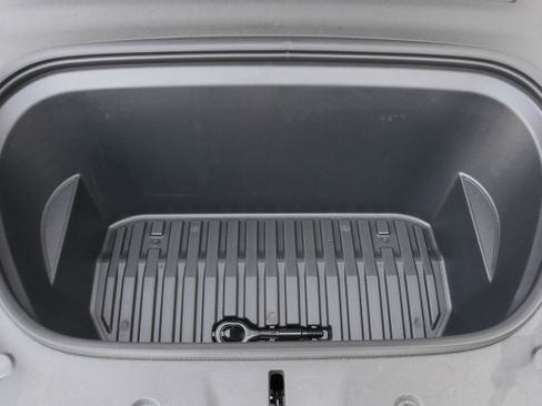 Used 2024 Tesla Model Y Long Range image 36