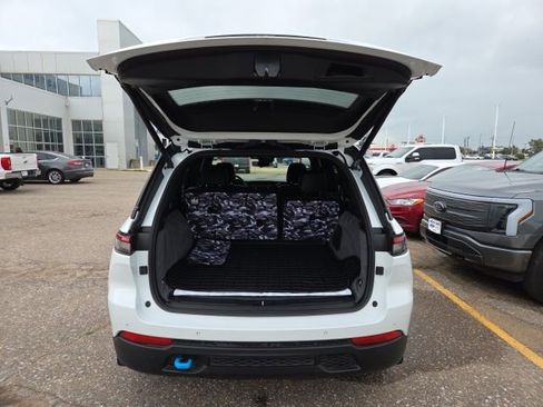 Used 2024 Jeep Grand Cherokee Trailhawk w/ Luxury Tech Group III image 7