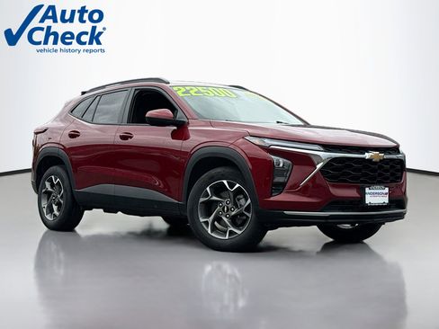 Used 2025 Chevrolet Trax LT w/ LT Convenience Package FWD image 1