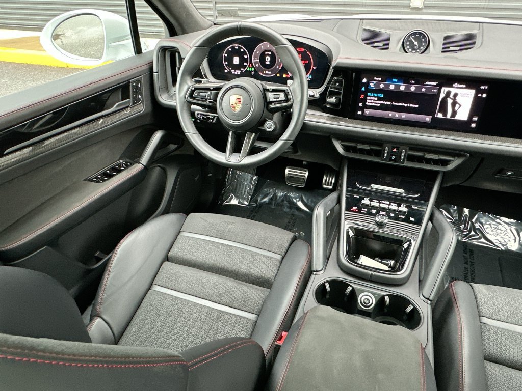 Certified 2025 Porsche Cayenne GTS AWD/4WD image 25